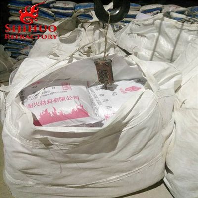 Огнеупорная изоляция для печей, отливная с помощью огнеупорного агрегата/связки